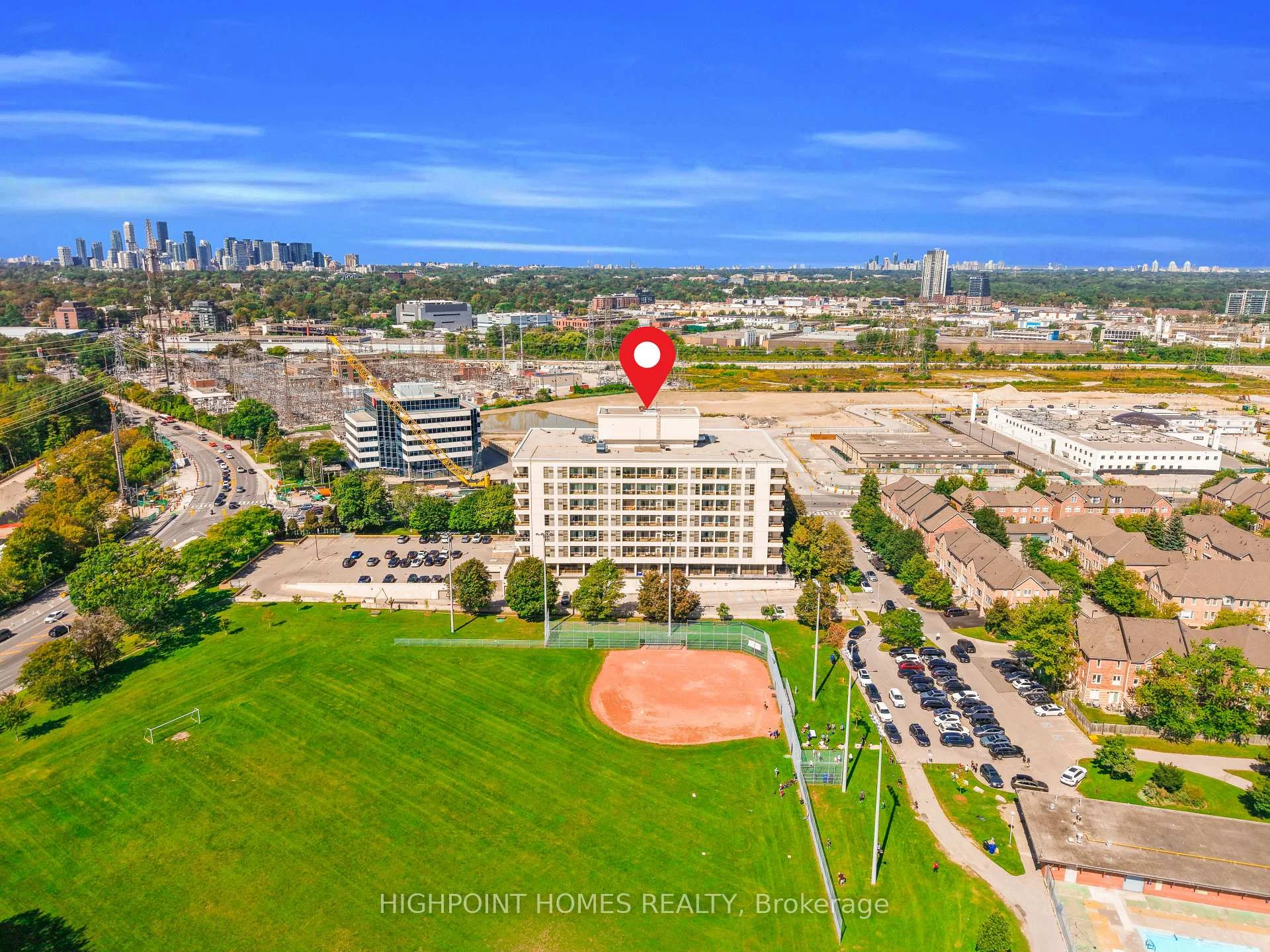 Photo 4 of Unit 421, 1 Leaside Park Drive, Toronto, Thorncliffe Park — HOMEH