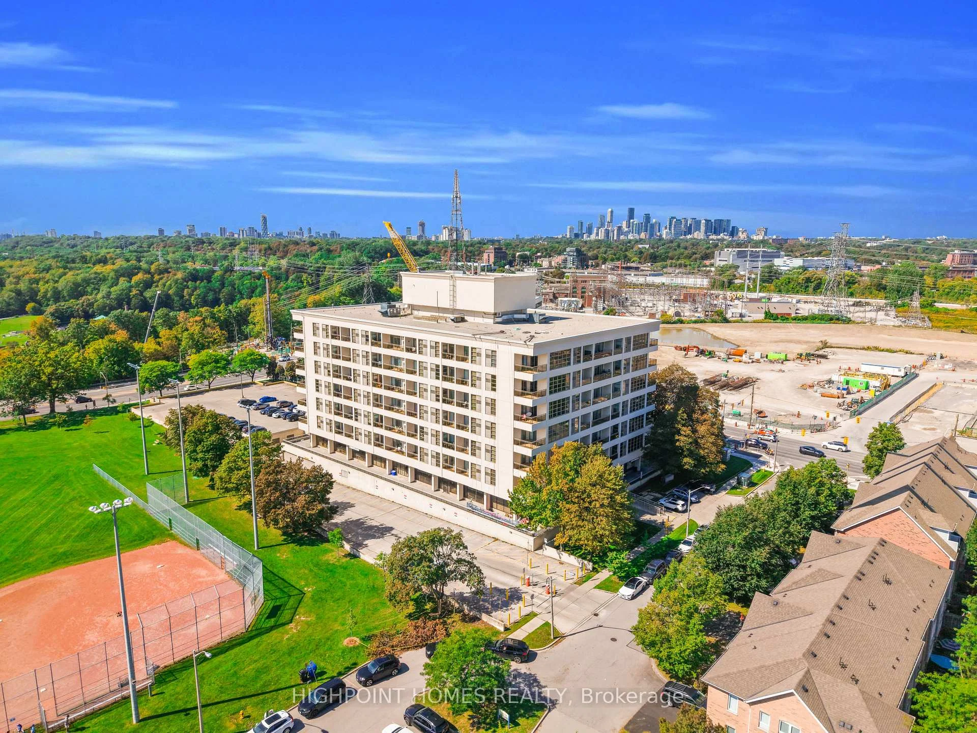 Photo 8 of Unit 421, 1 Leaside Park Drive, Toronto, Thorncliffe Park — HOMEH