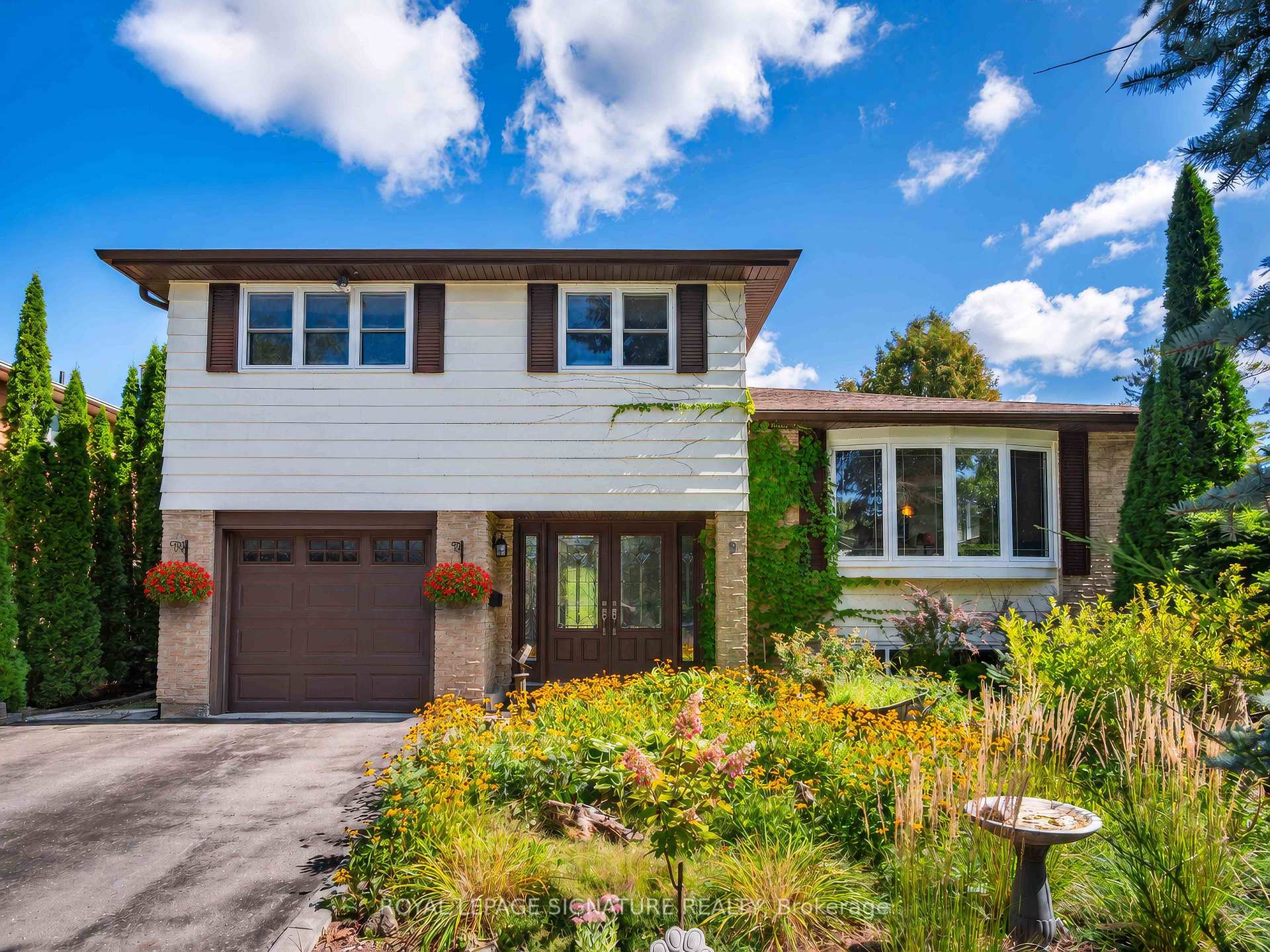 Photo 2 of 9 Birch Court, Aurora, Aurora Village — HOMEH