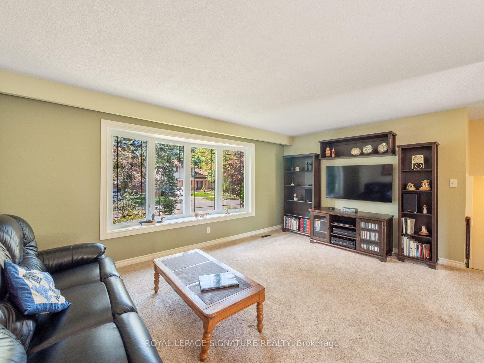Photo 10 of 9 Birch Court, Aurora, Aurora Village — HOMEH