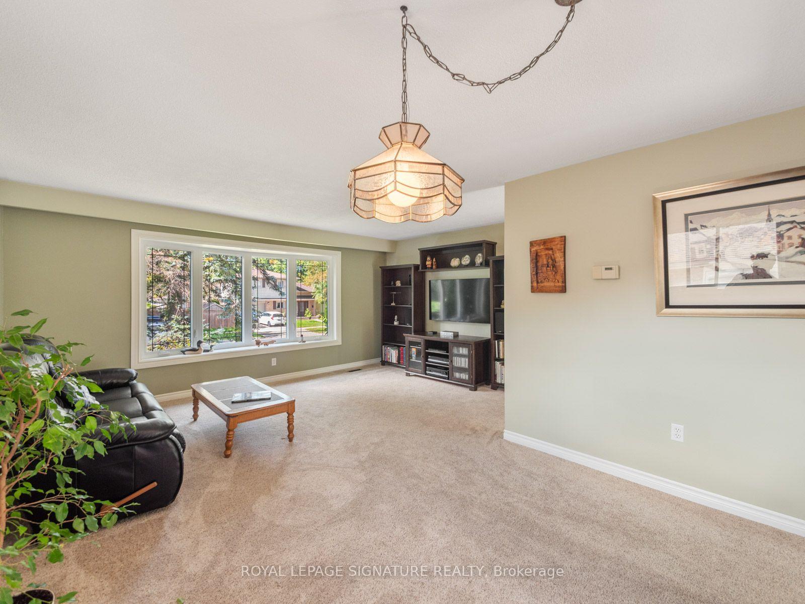 Photo 13 of 9 Birch Court, Aurora, Aurora Village — HOMEH