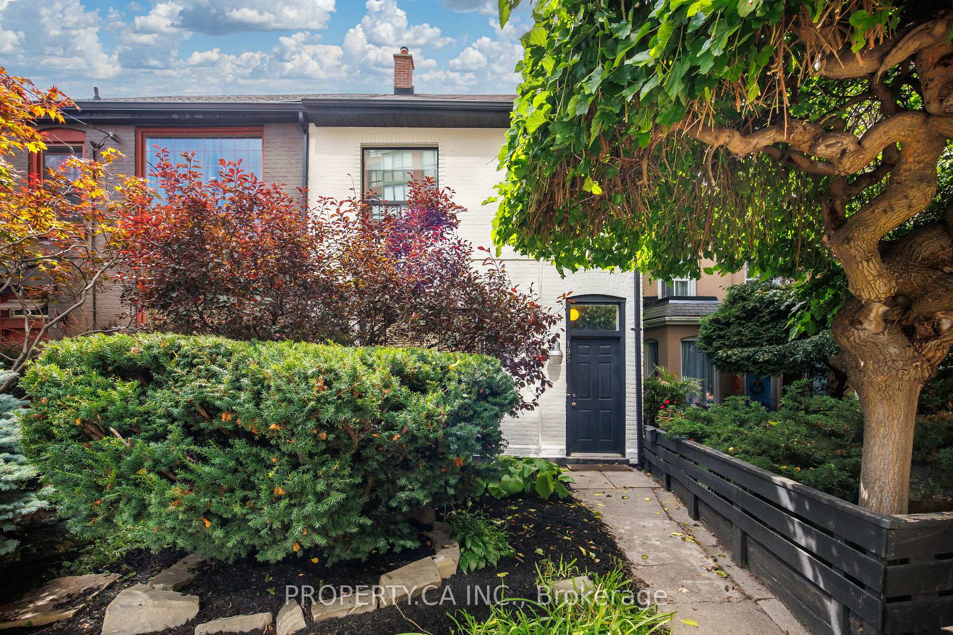 Photo 1 of 195 Niagara Street, Toronto, Niagara — HOMEH
