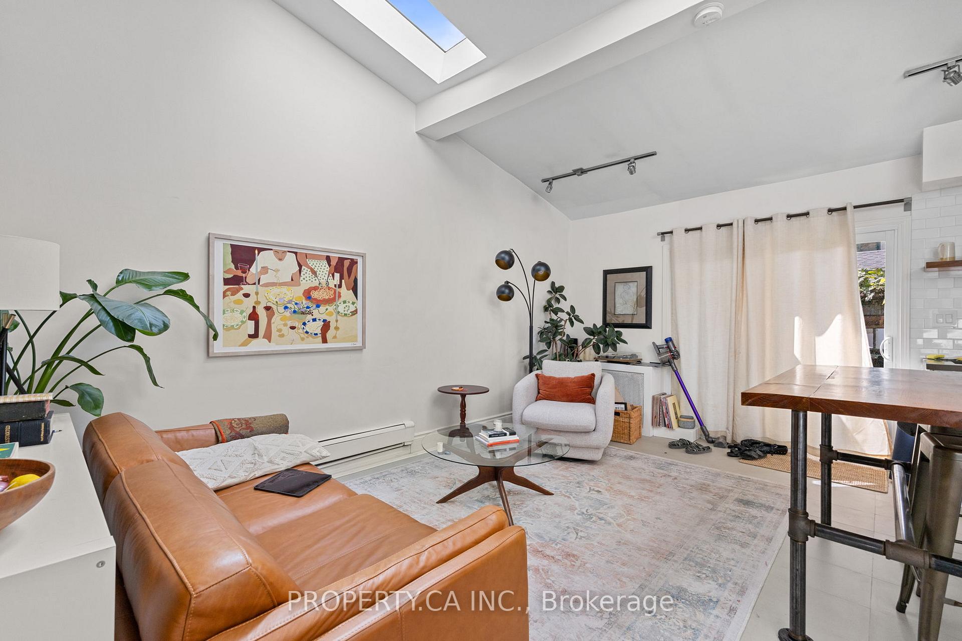 Photo 6 of 195 Niagara Street, Toronto, Niagara — HOMEH