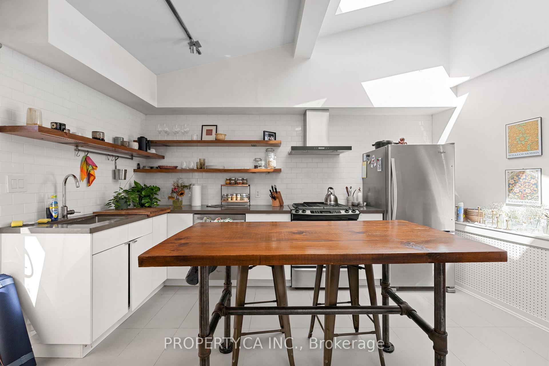Photo 8 of 195 Niagara Street, Toronto, Niagara — HOMEH