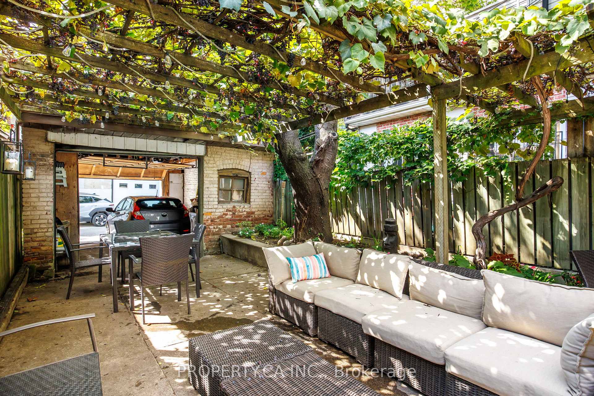 Photo 13 of 195 Niagara Street, Toronto, Niagara — HOMEH