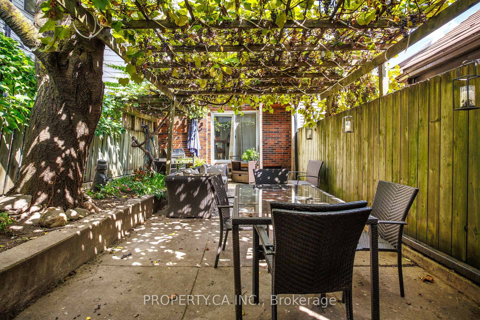 Photo 14 of 195 Niagara Street, Toronto, Niagara — HOMEH