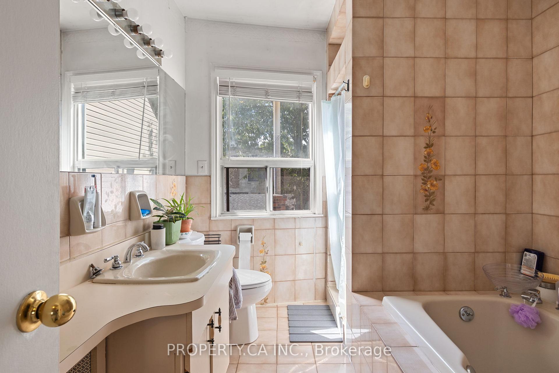 Photo 23 of 195 Niagara Street, Toronto, Niagara — HOMEH