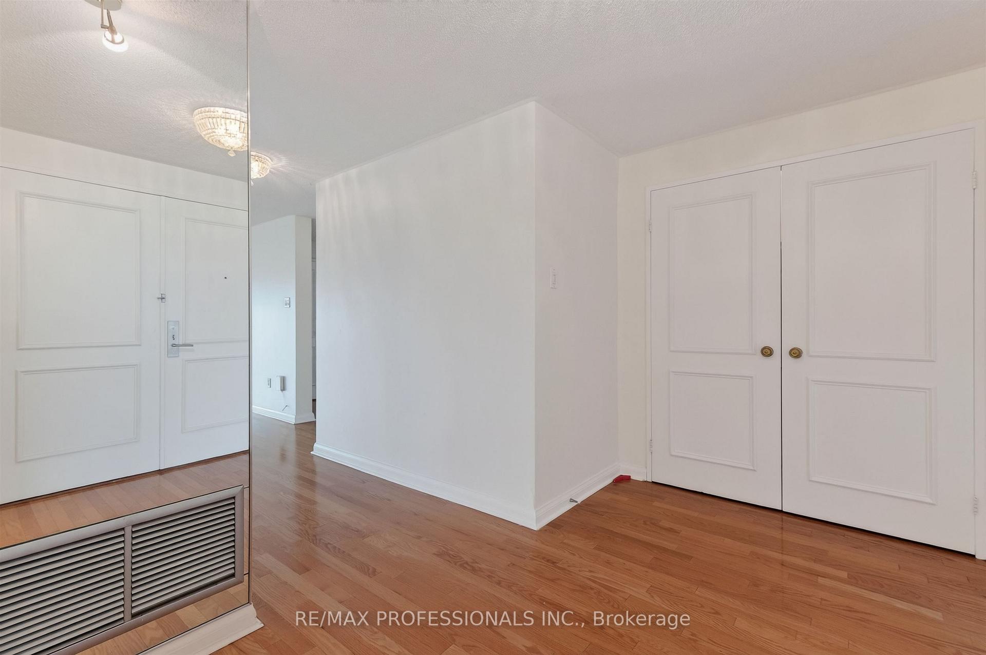 Photo 4 of Unit 2205, 1400 Dixie Road, Mississauga, Lakeview — HOMEH