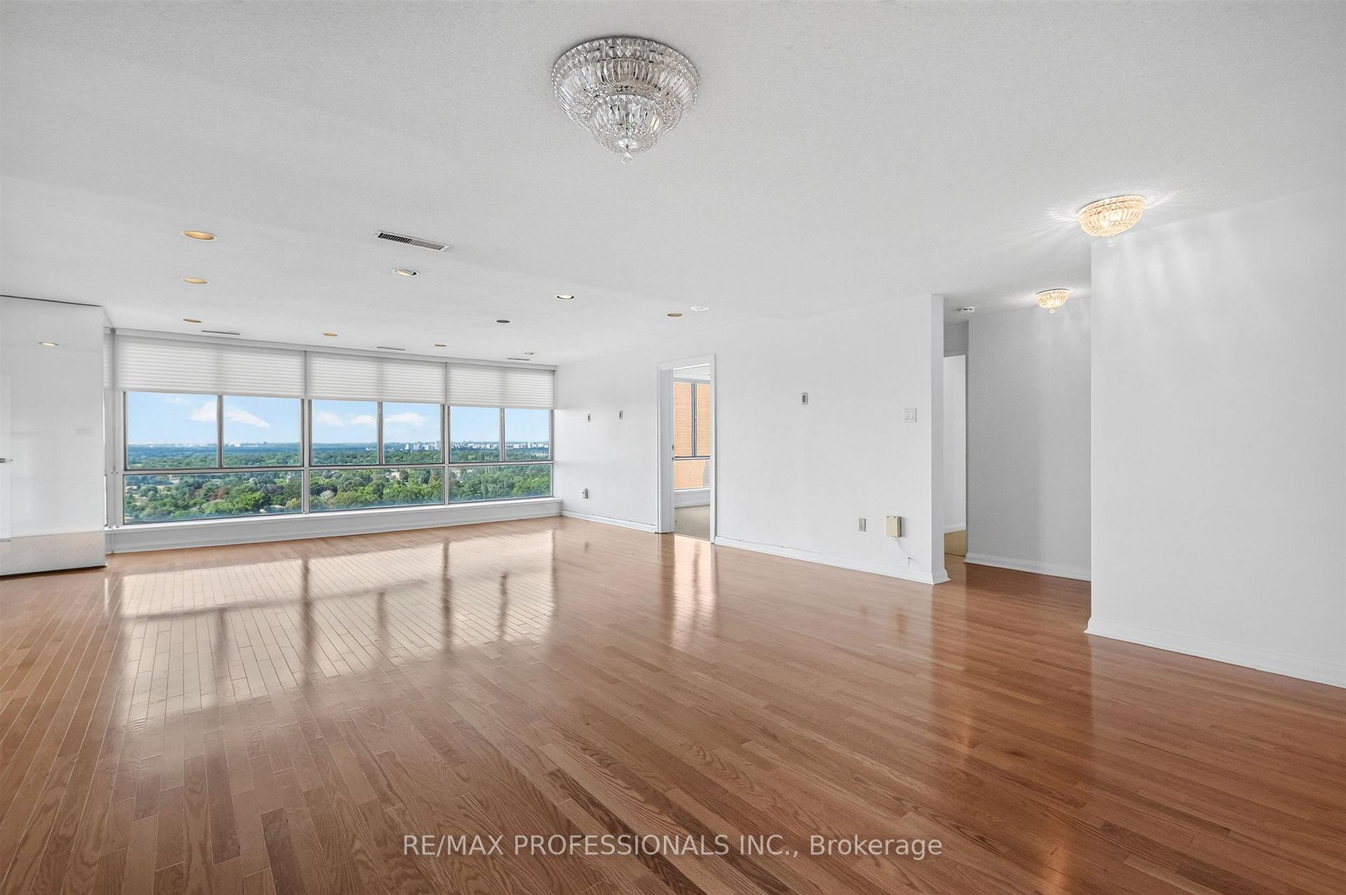 Photo 5 of Unit 2205, 1400 Dixie Road, Mississauga, Lakeview — HOMEH