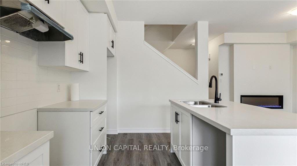 Photo 21 of Unit 118, 10 Birmingham Drive, Cambridge, Hillcrest/Forbes Park — HOMEH