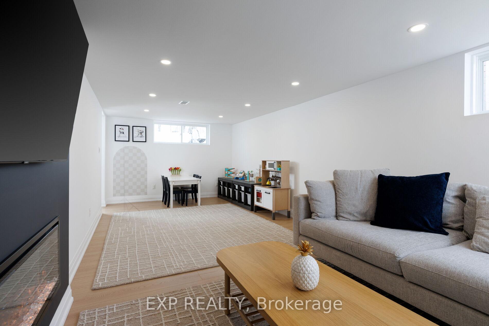 Photo 25 of 1761 Coram Crescent, Mississauga, Applewood — HOMEH
