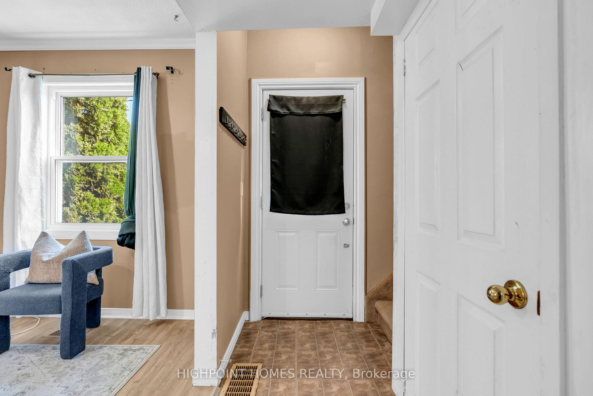 Photo 4 of 104 Park Road S, Oshawa, Vanier — HOMEH