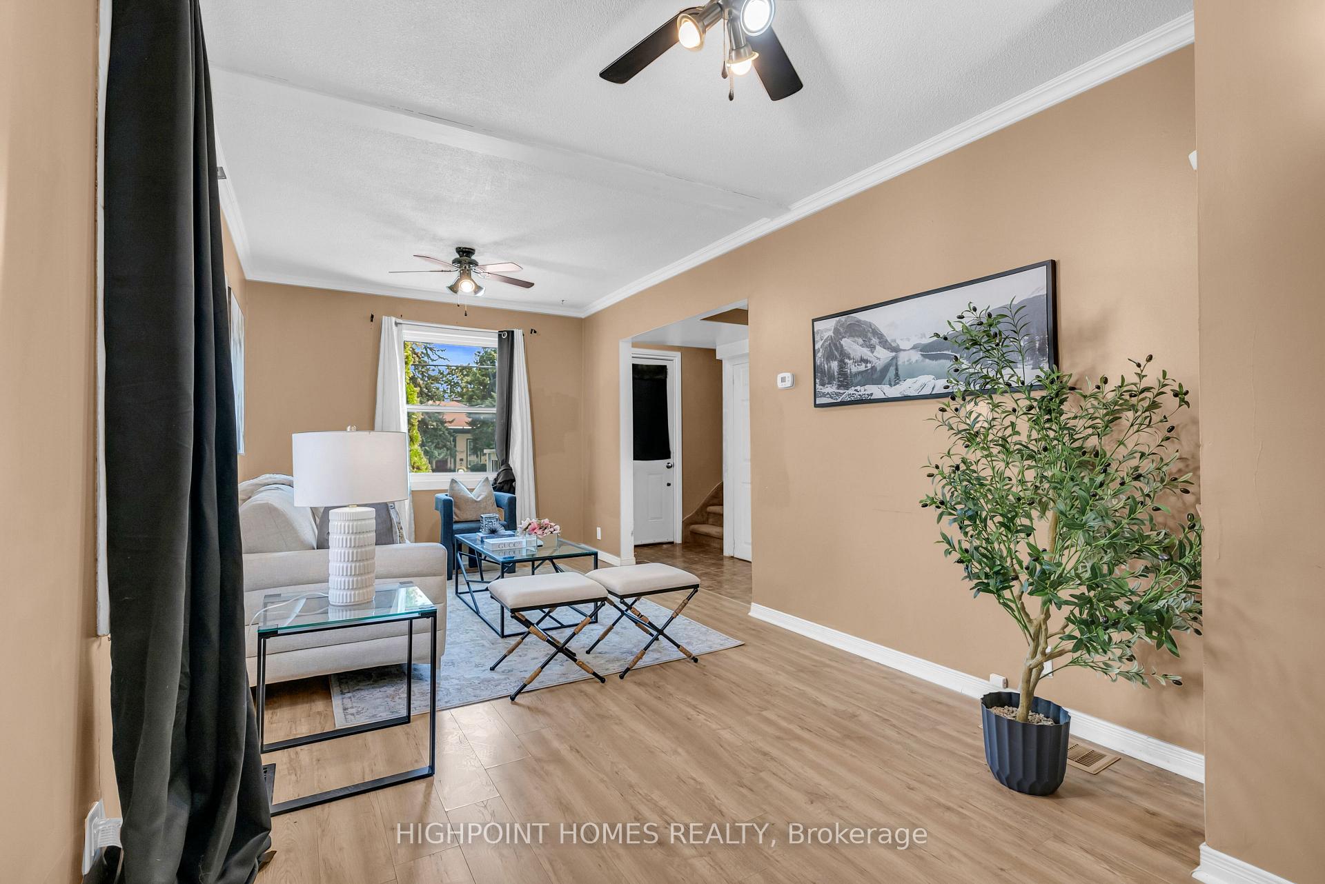 Photo 10 of 104 Park Road S, Oshawa, Vanier — HOMEH