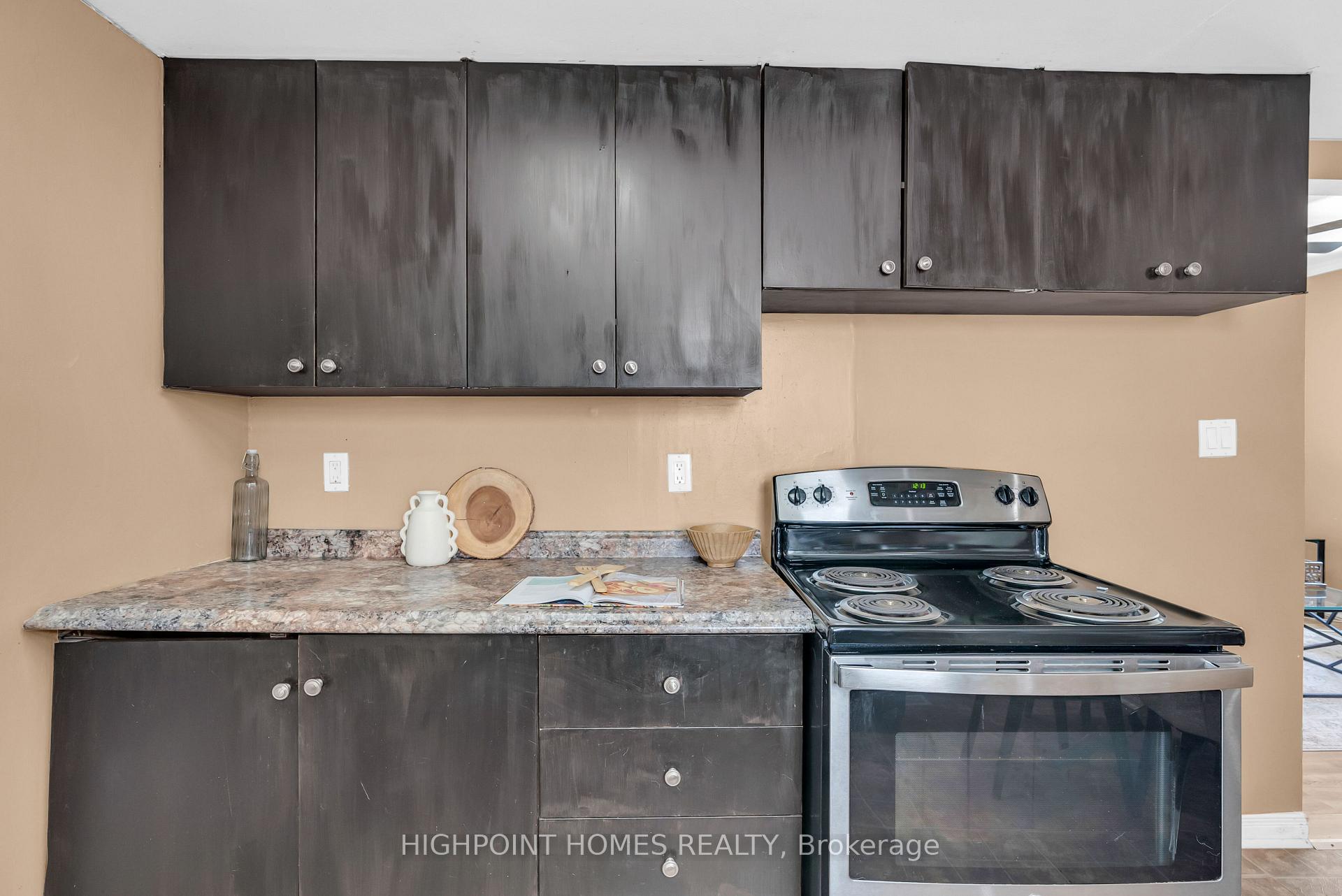 Photo 15 of 104 Park Road S, Oshawa, Vanier — HOMEH
