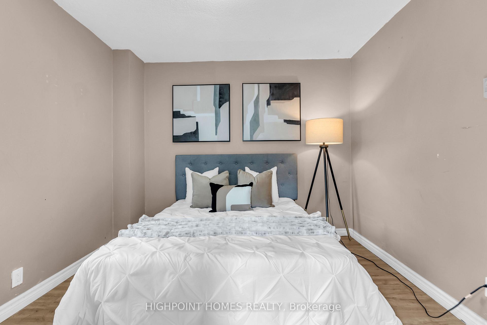 Photo 18 of 104 Park Road S, Oshawa, Vanier — HOMEH