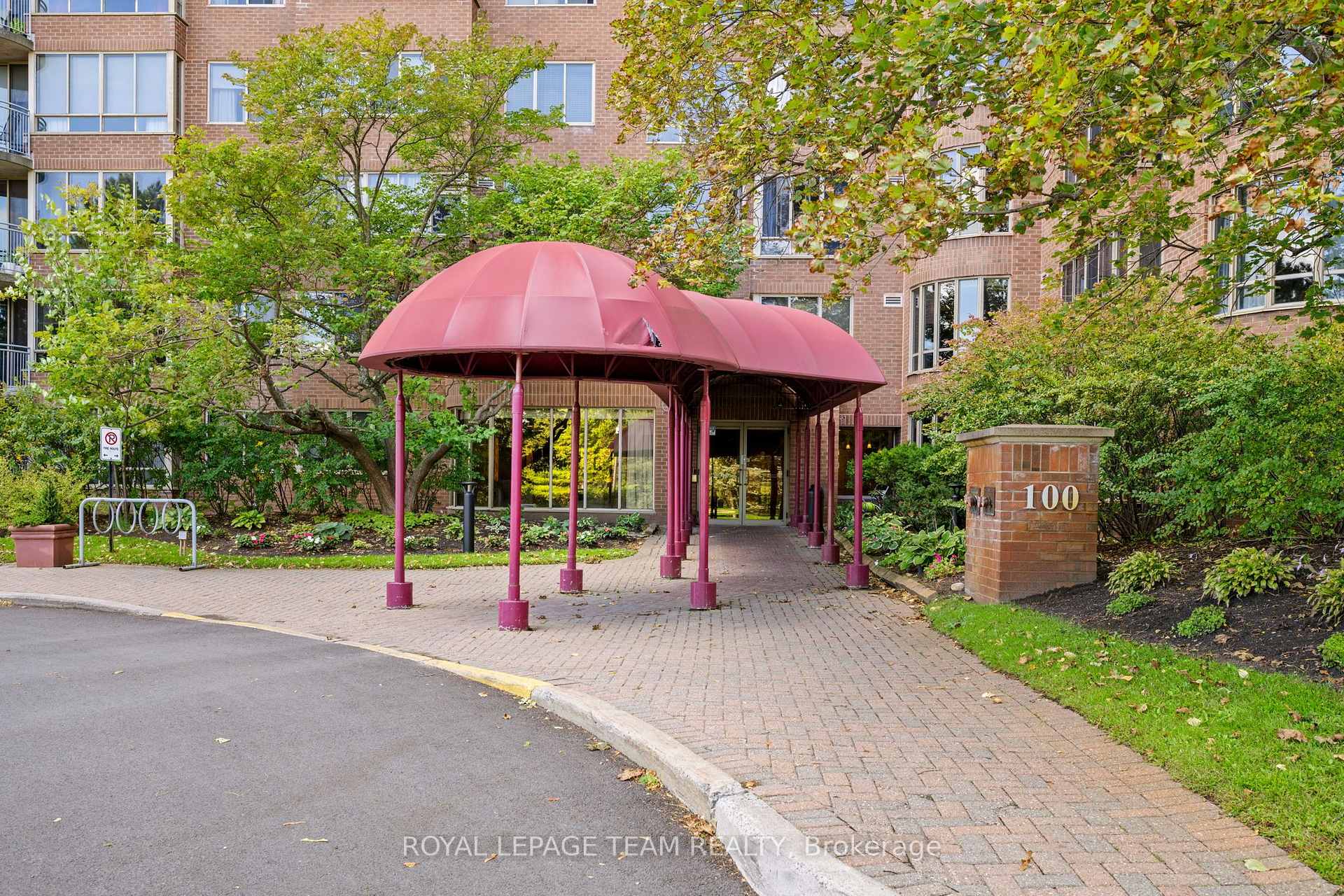 Photo 2 of Unit 406, 100 Grant Carman Drive, Ottawa, Borden Farm/Stewart Farm/Carleton Heights/Parkwood Hills — HOMEH