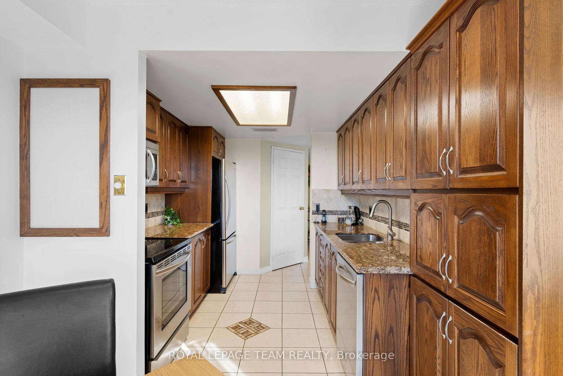 Photo 17 of Unit 406, 100 Grant Carman Drive, Ottawa, Borden Farm/Stewart Farm/Carleton Heights/Parkwood Hills — HOMEH