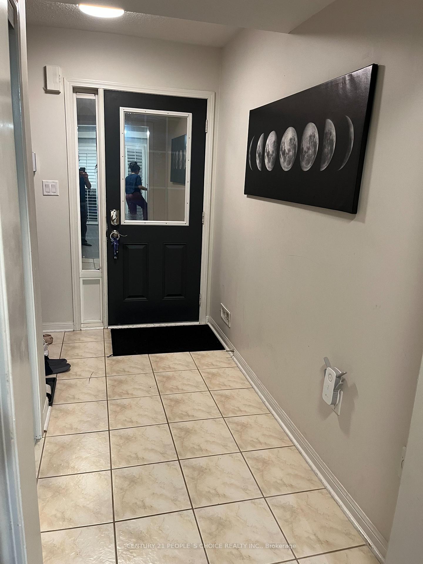 Photo 3 of 117 Decker Hollow Circle, Brampton, Credit Valley — HOMEH