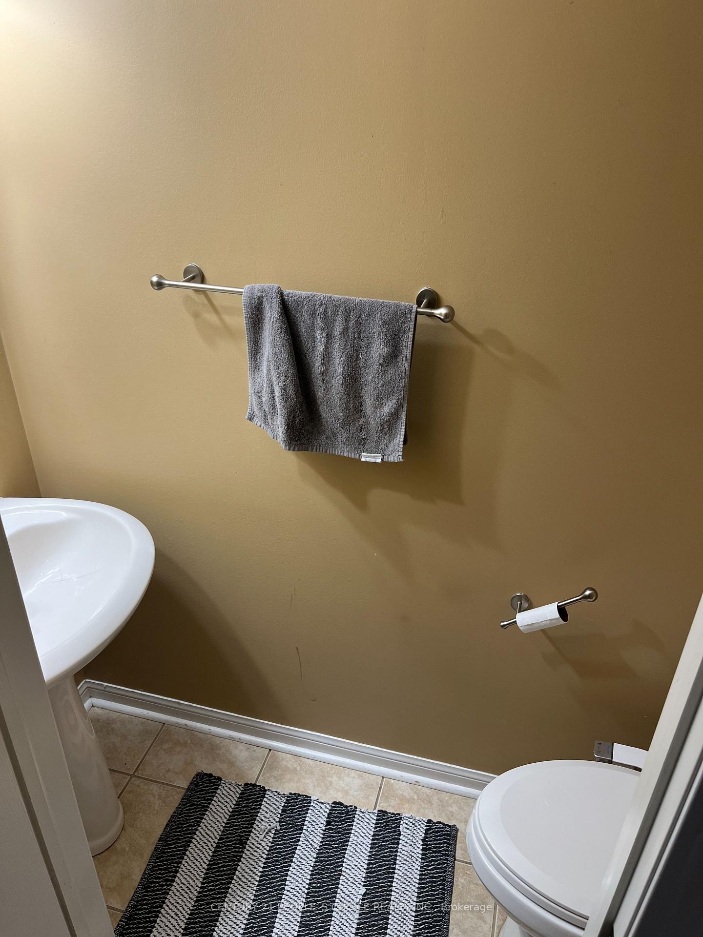 Photo 8 of 117 Decker Hollow Circle, Brampton, Credit Valley — HOMEH