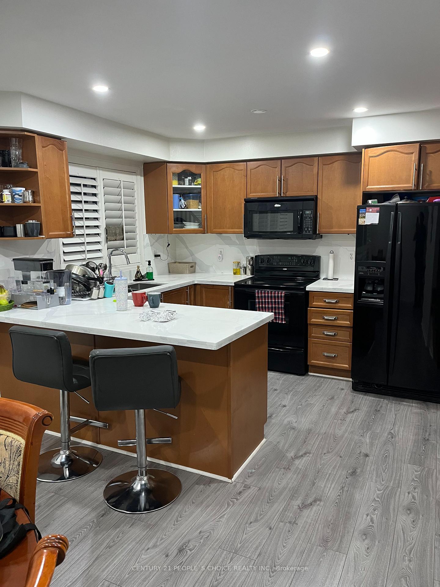 Photo 10 of 117 Decker Hollow Circle, Brampton, Credit Valley — HOMEH