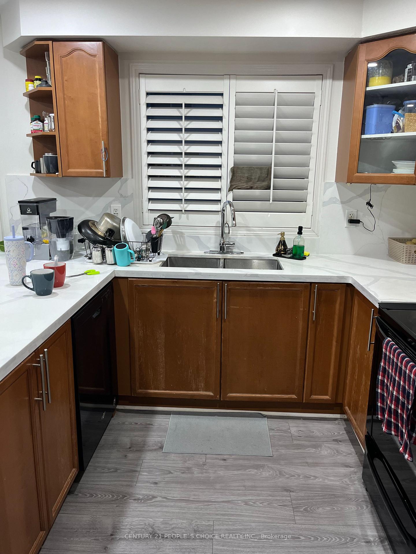 Photo 12 of 117 Decker Hollow Circle, Brampton, Credit Valley — HOMEH