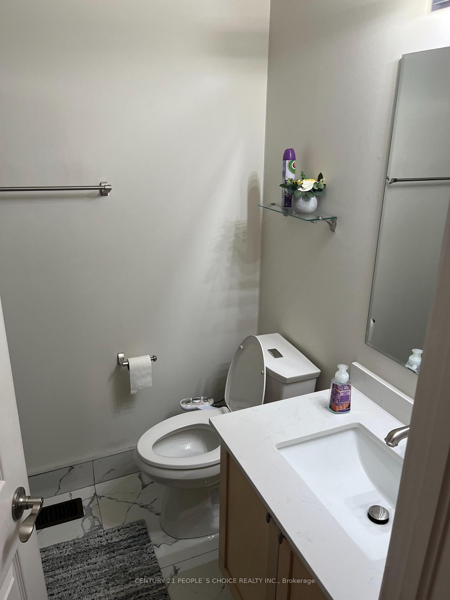 Photo 14 of 117 Decker Hollow Circle, Brampton, Credit Valley — HOMEH