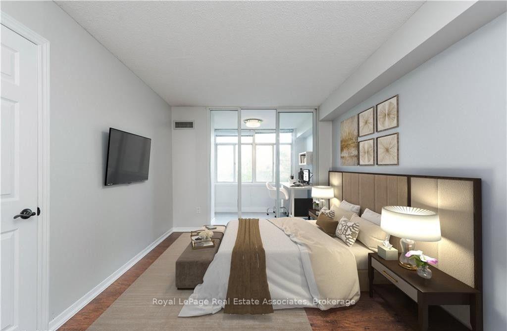 Photo 3 of Unit 507, 300 Webb Drive, Mississauga, City Centre — HOMEH