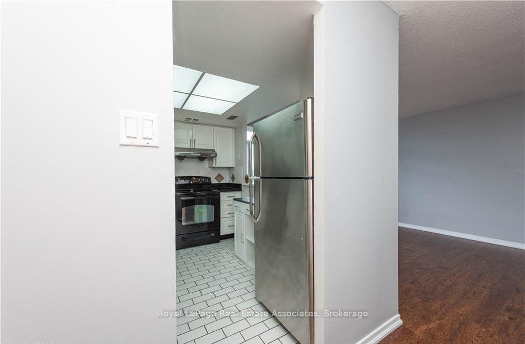 Photo 8 of Unit 507, 300 Webb Drive, Mississauga, City Centre — HOMEH