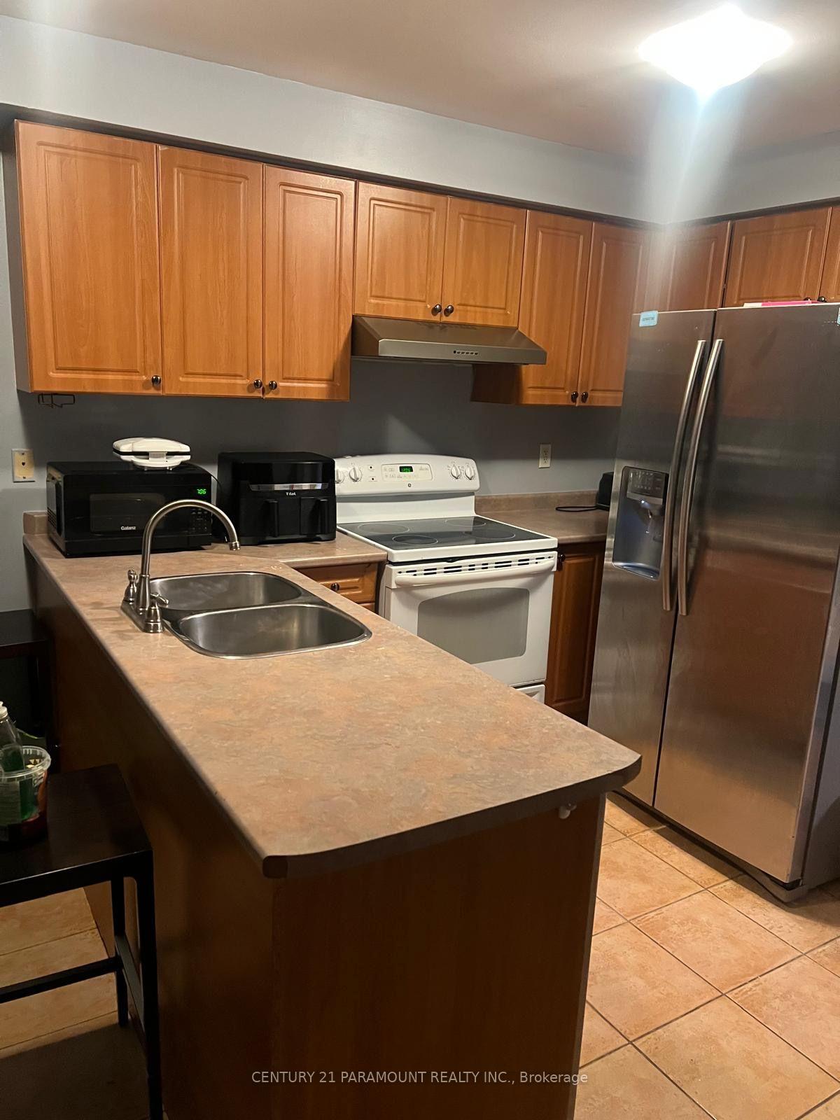 Photo 4 of 214 Albright Road W, Brampton, Fletcher's Creek Village — HOMEH
