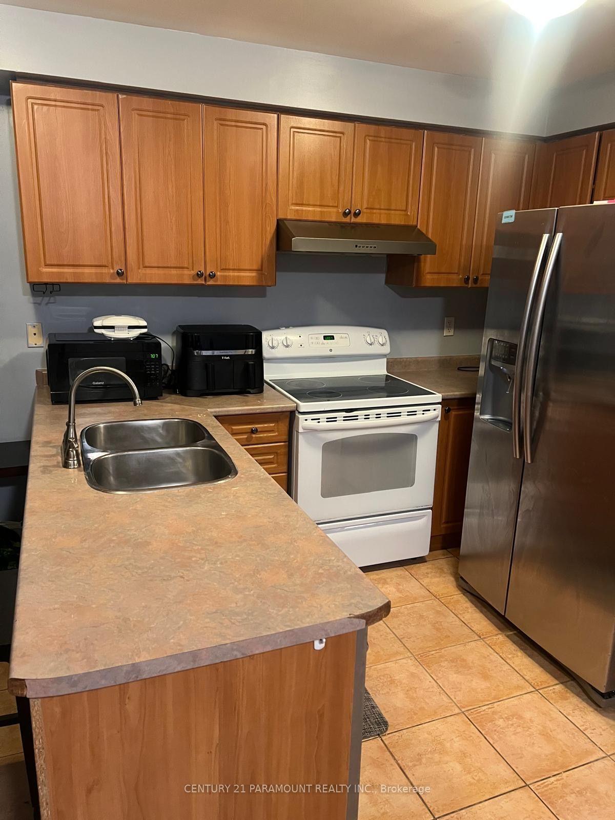 Photo 5 of 214 Albright Road W, Brampton, Fletcher's Creek Village — HOMEH