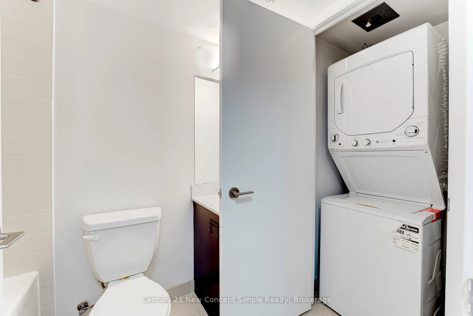 Photo 4 of Unit 2016E, 36 Lisgar Street, Toronto, Little Portugal — HOMEH