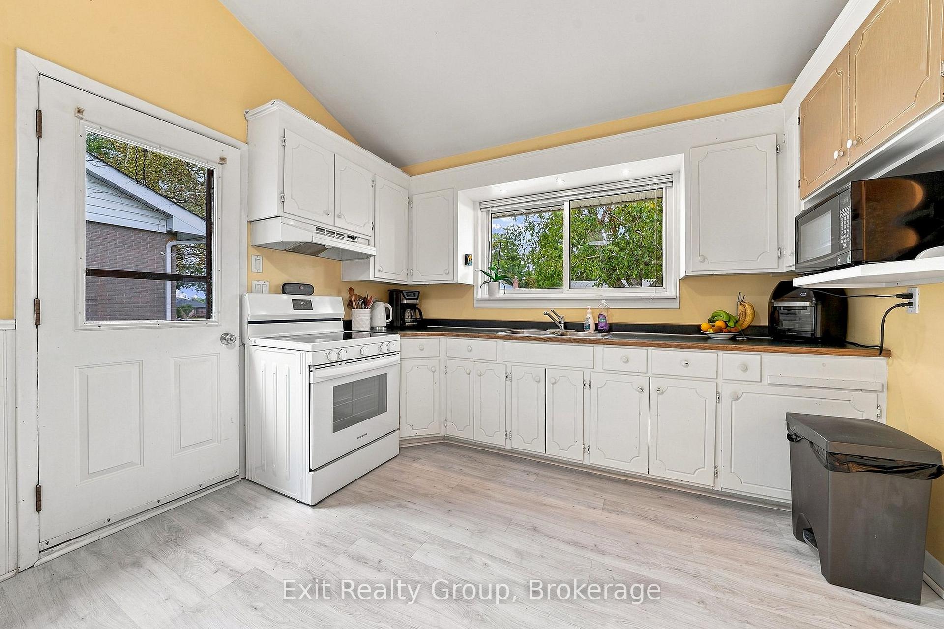 Photo 12 of 50 Lambert Drive, Belleville, Belleville Ward — HOMEH