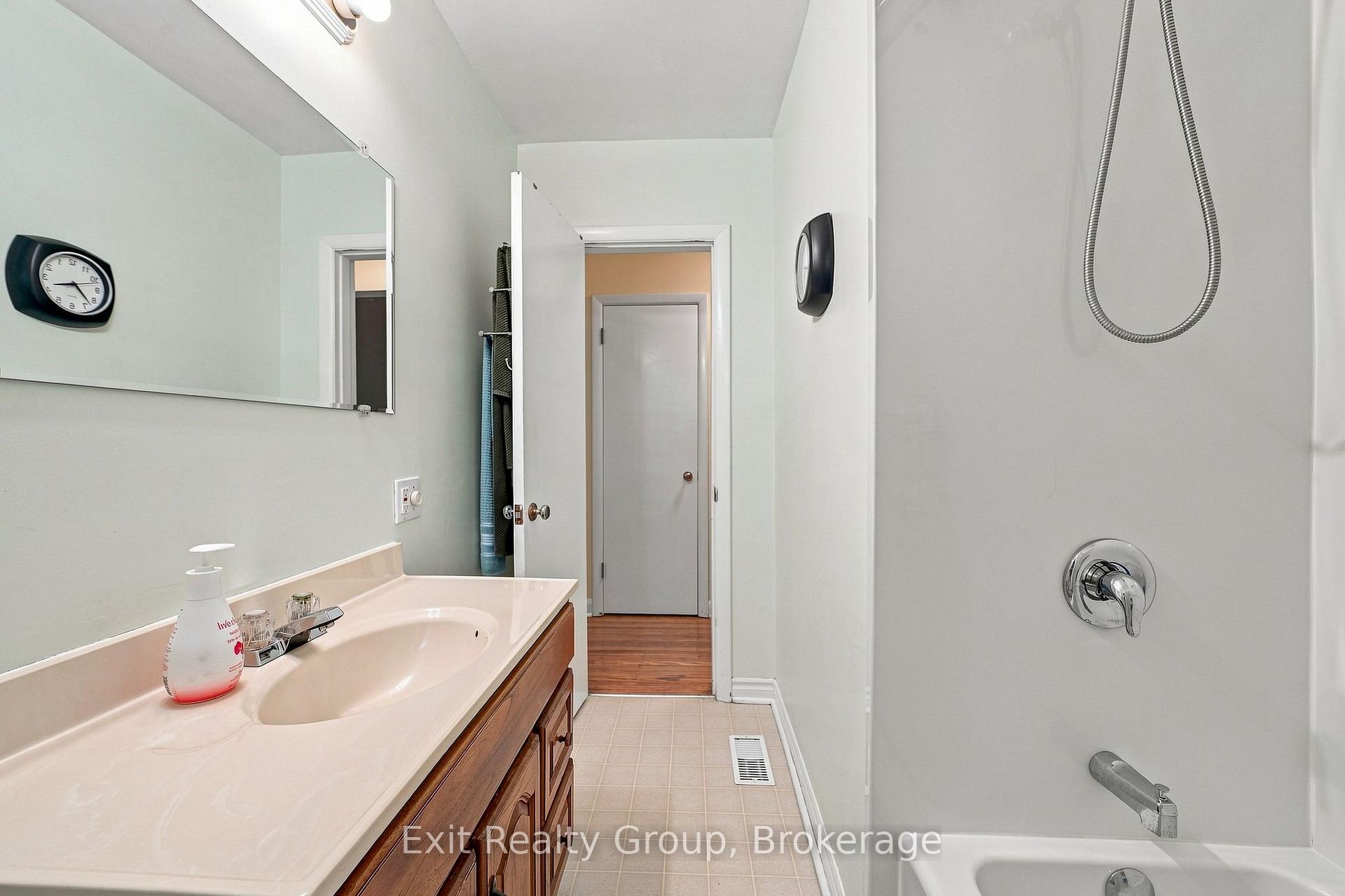 Photo 20 of 50 Lambert Drive, Belleville, Belleville Ward — HOMEH
