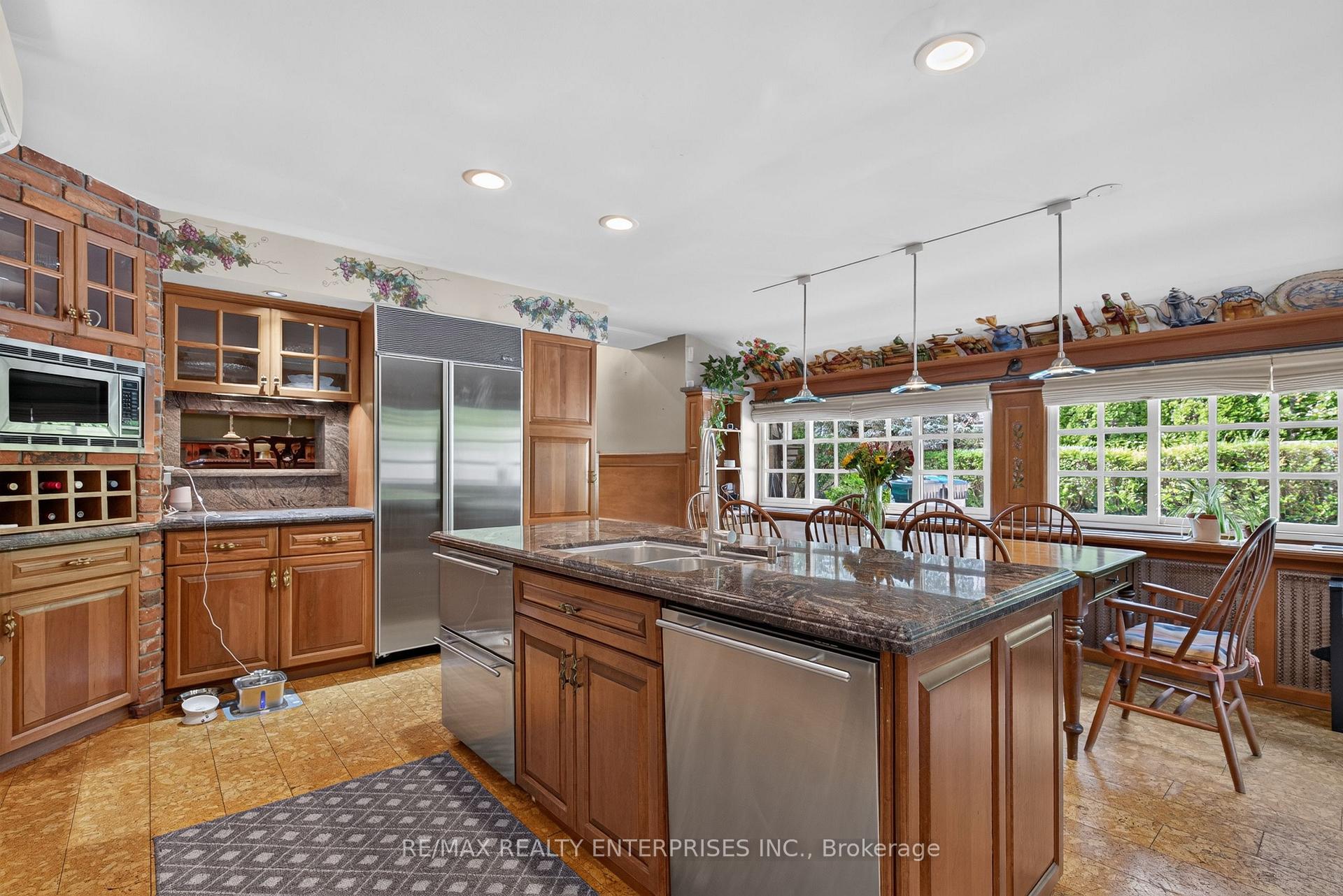 Photo 8 of 1425 Solana Crescent, Mississauga, Lorne Park — HOMEH