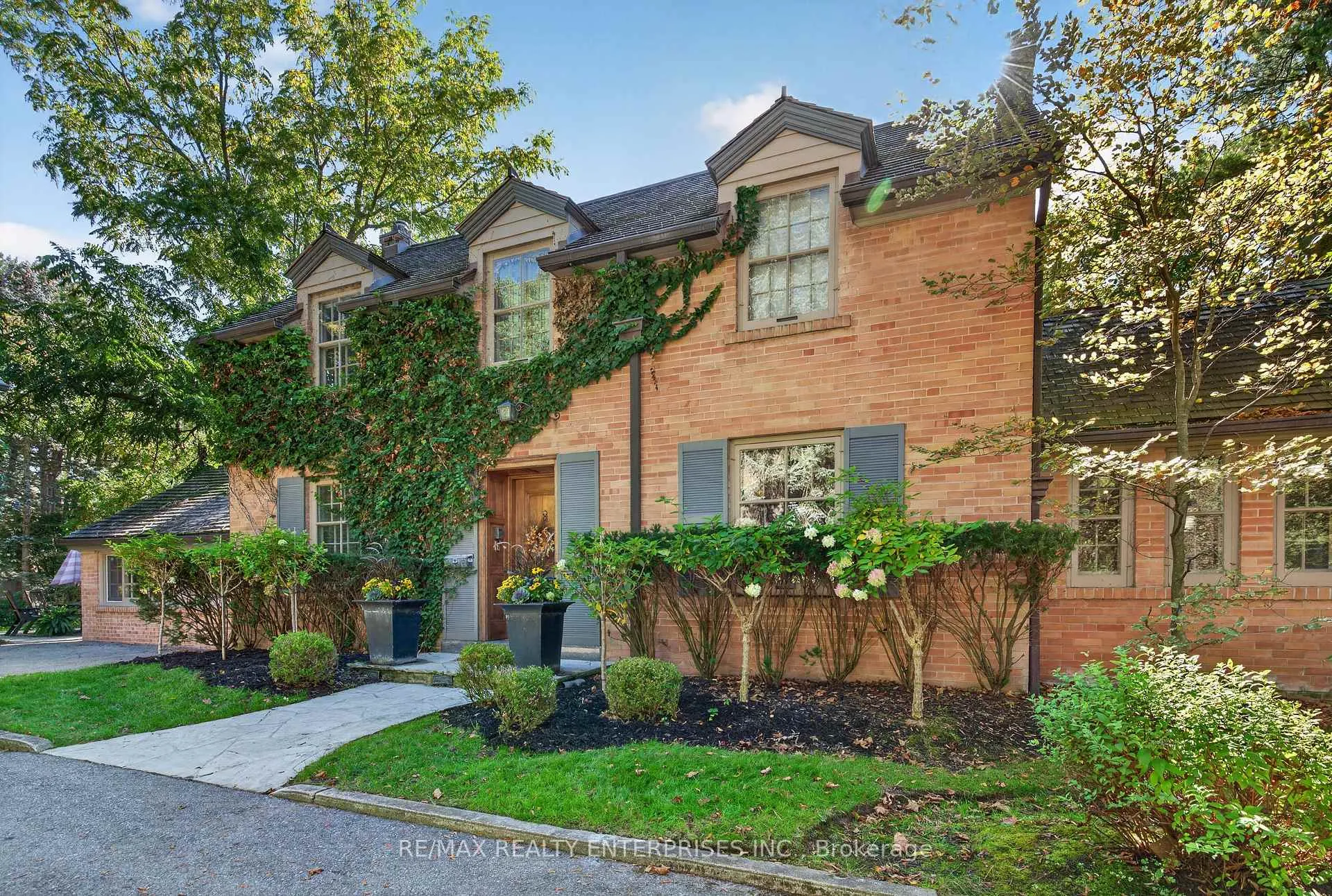 Photo 2 of 1425 Solana Crescent, Mississauga, Lorne Park — HOMEH