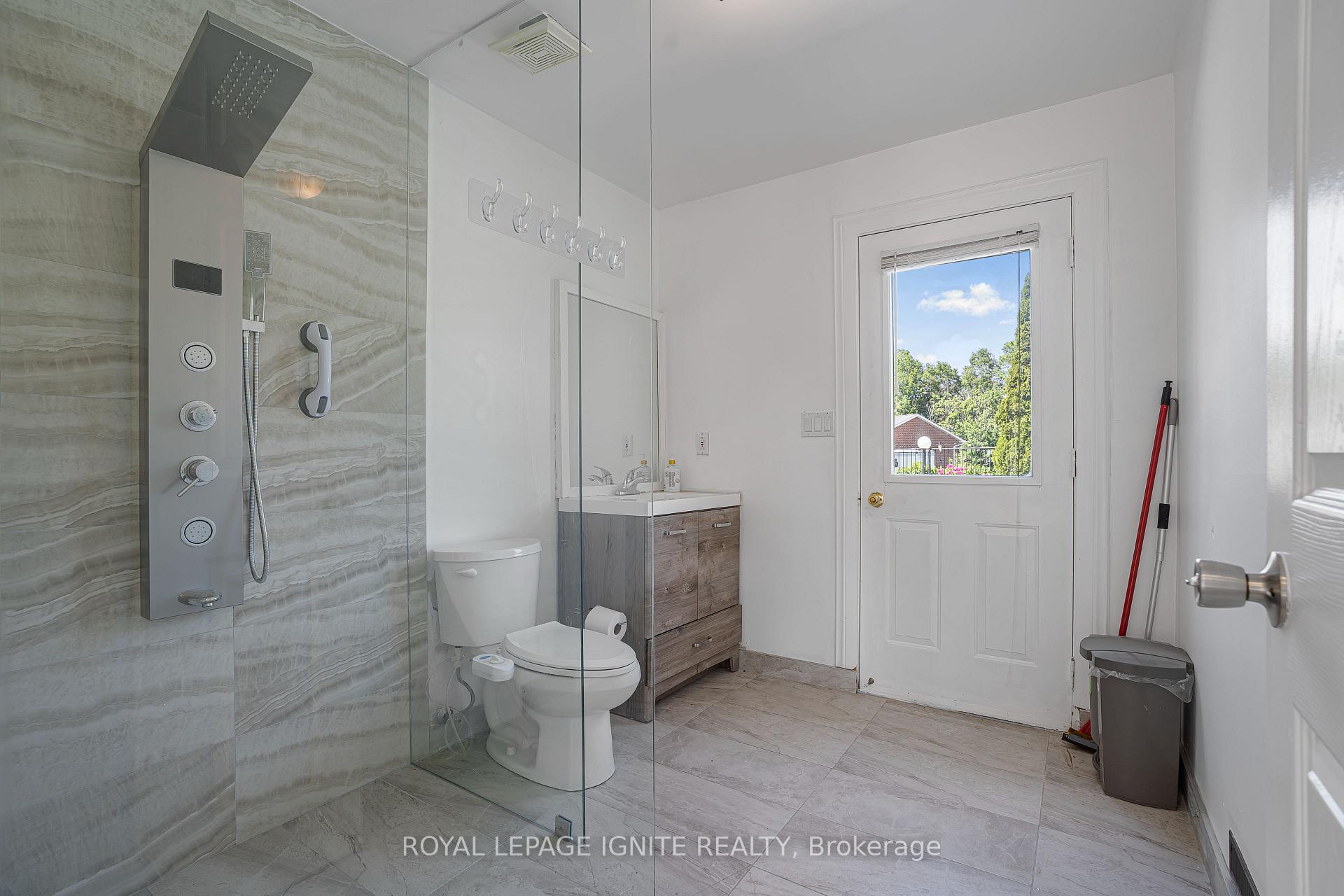 Photo 49 of 69 Raeview Drive, Whitchurch-Stouffville, Rural Whitchurch-Stouffville — HOMEH