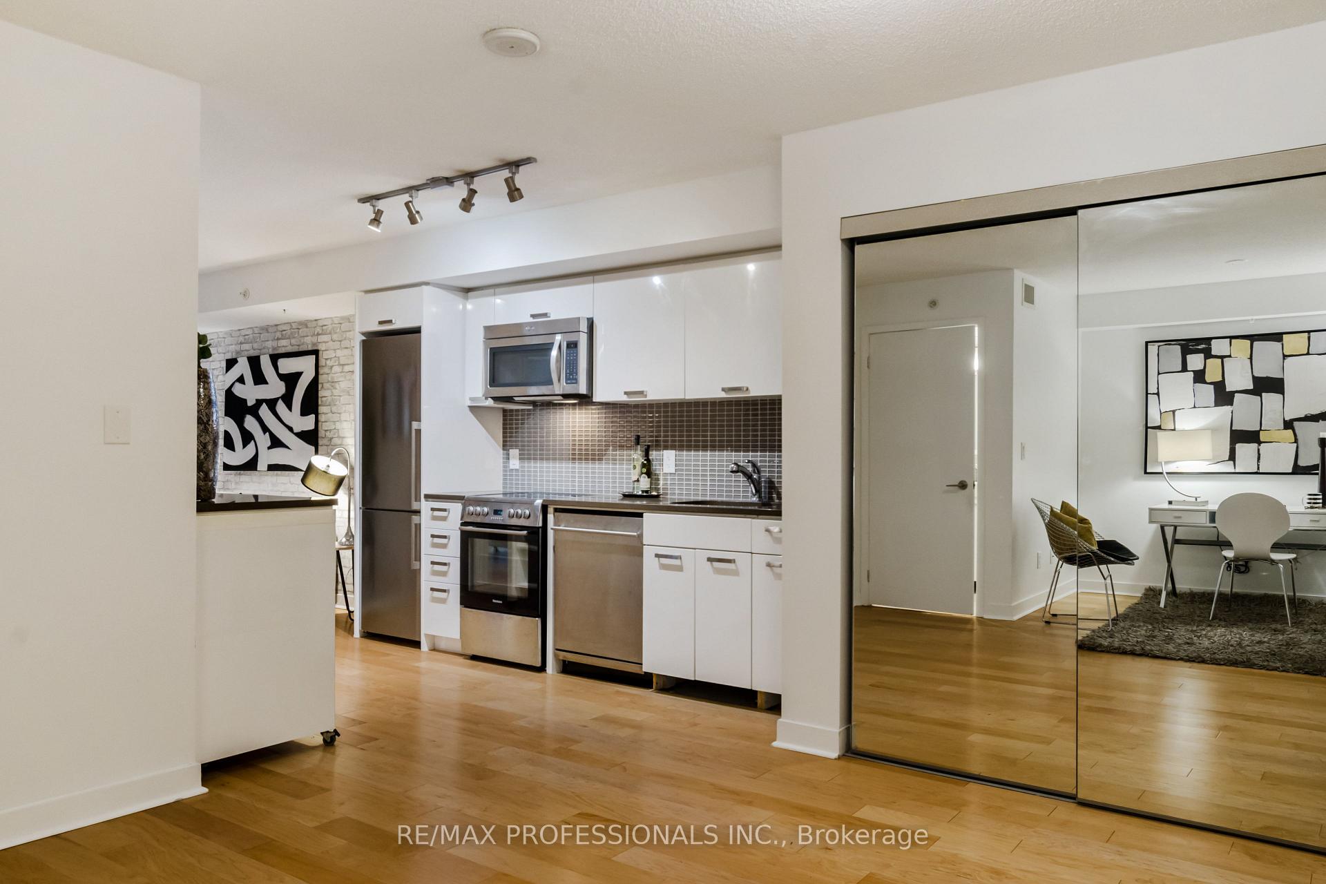 Photo 6 of Unit 522, 295 Adelaide Street W, Toronto, Waterfront Communities — HOMEH