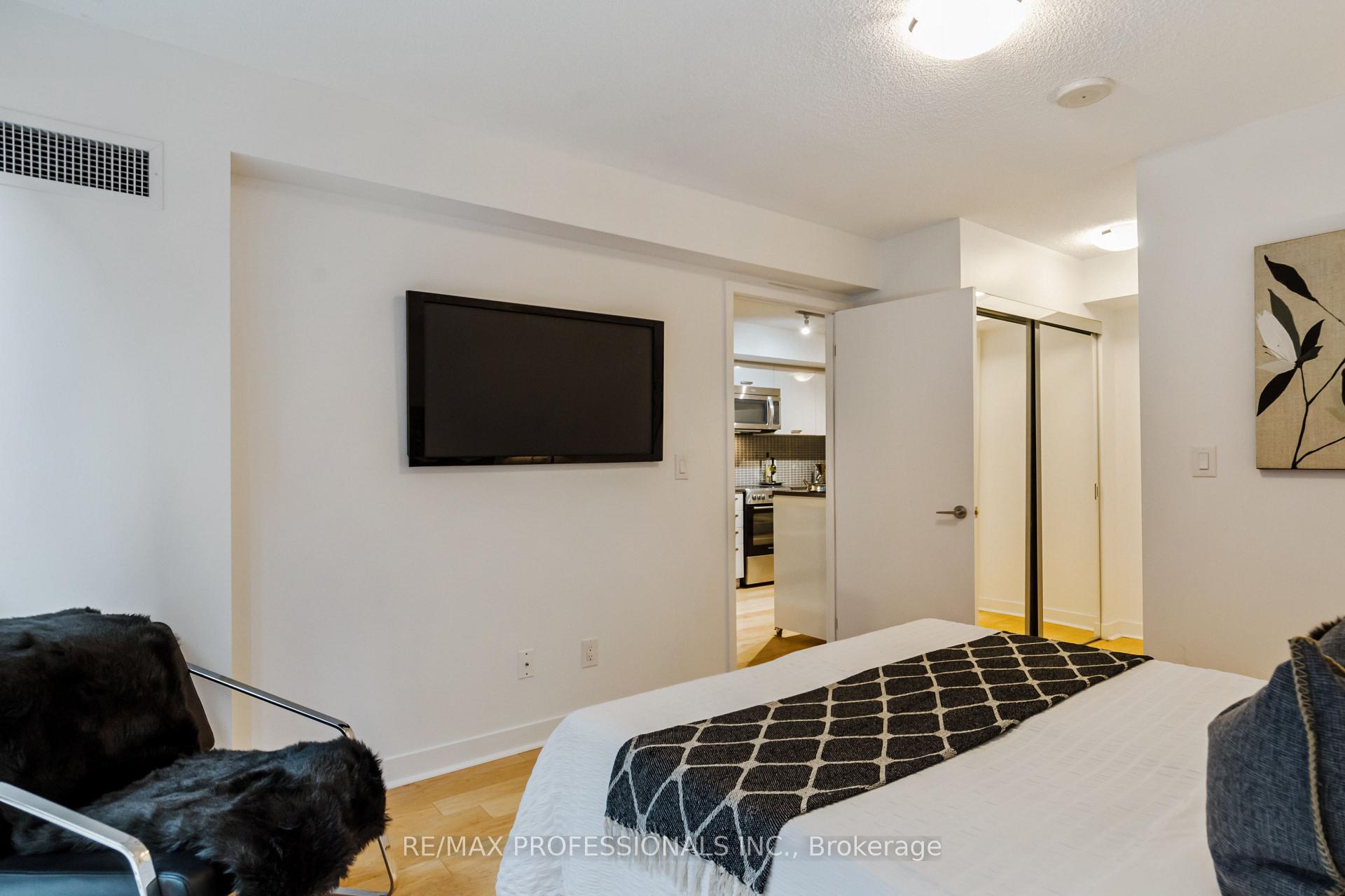 Photo 17 of Unit 522, 295 Adelaide Street W, Toronto, Waterfront Communities — HOMEH
