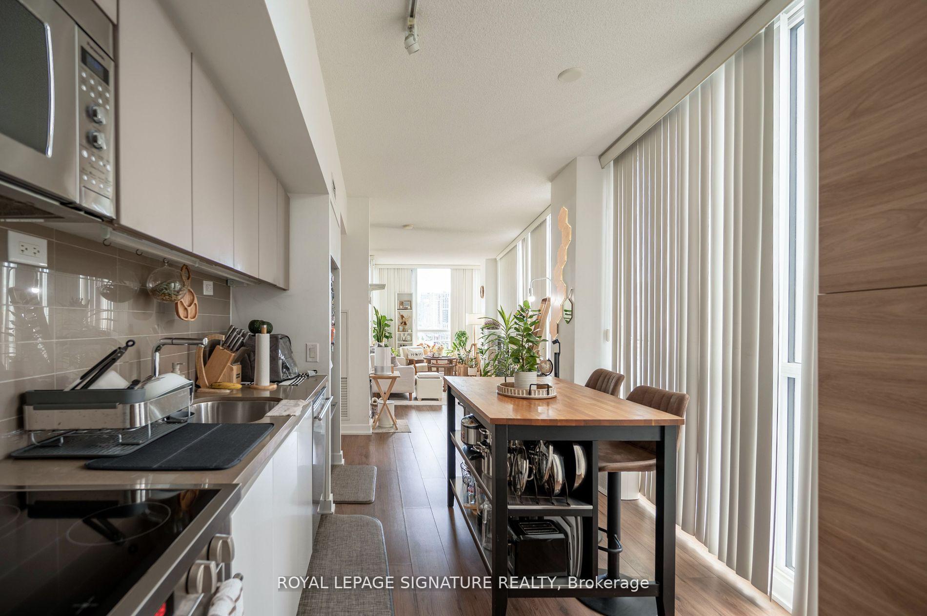 Photo 2 of Unit 607, 75 Queens Wharf Road, Toronto, Waterfront Communities — HOMEH