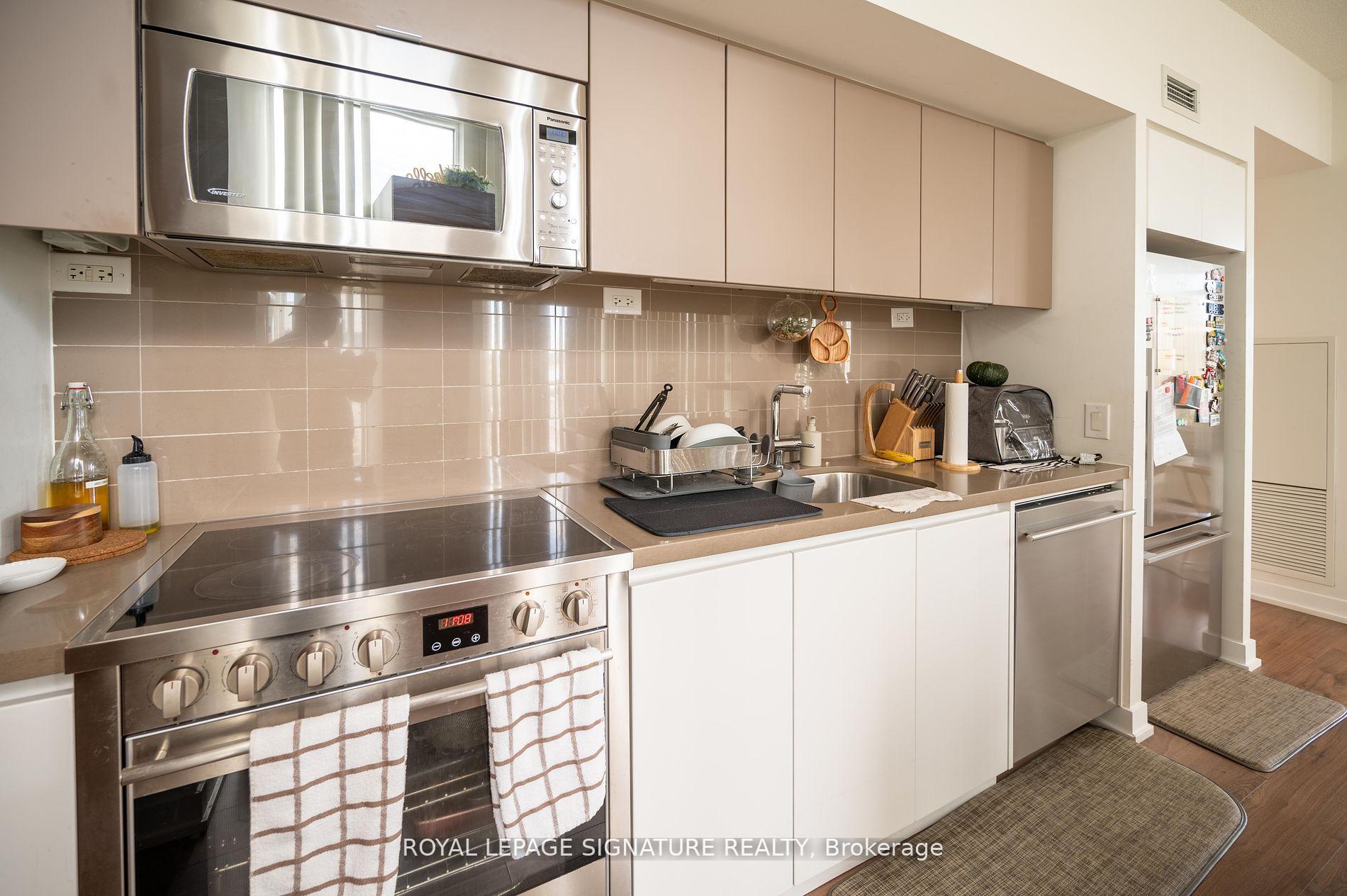 Photo 3 of Unit 607, 75 Queens Wharf Road, Toronto, Waterfront Communities — HOMEH