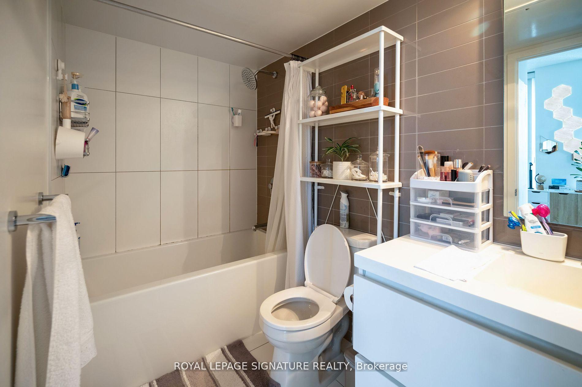 Photo 8 of Unit 607, 75 Queens Wharf Road, Toronto, Waterfront Communities — HOMEH