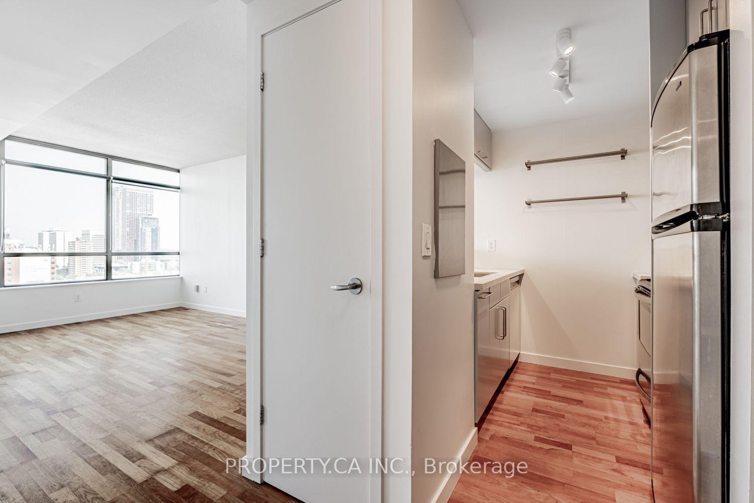 Photo 2 of Unit 1803, 285 Mutual Street, Toronto, Church-Yonge Corridor — HOMEH
