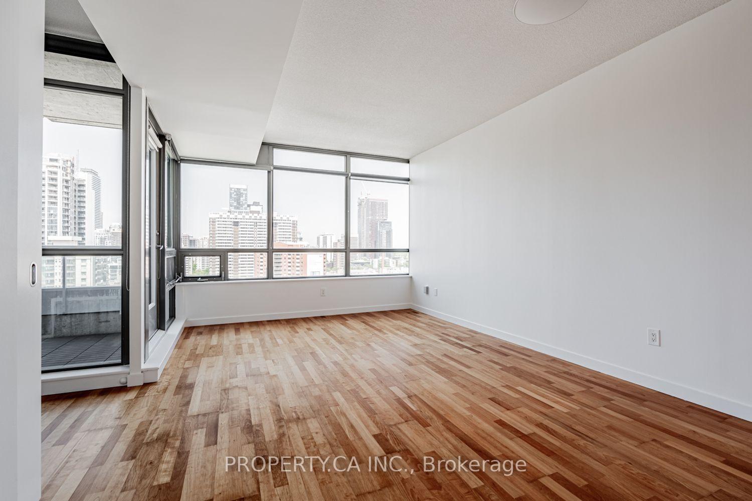 Photo 4 of Unit 1803, 285 Mutual Street, Toronto, Church-Yonge Corridor — HOMEH