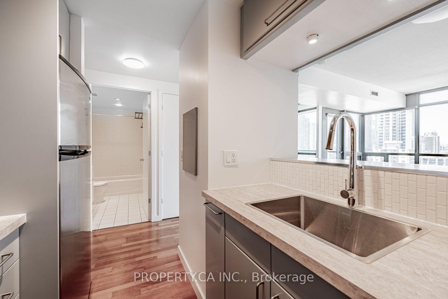 Photo 5 of Unit 1803, 285 Mutual Street, Toronto, Church-Yonge Corridor — HOMEH