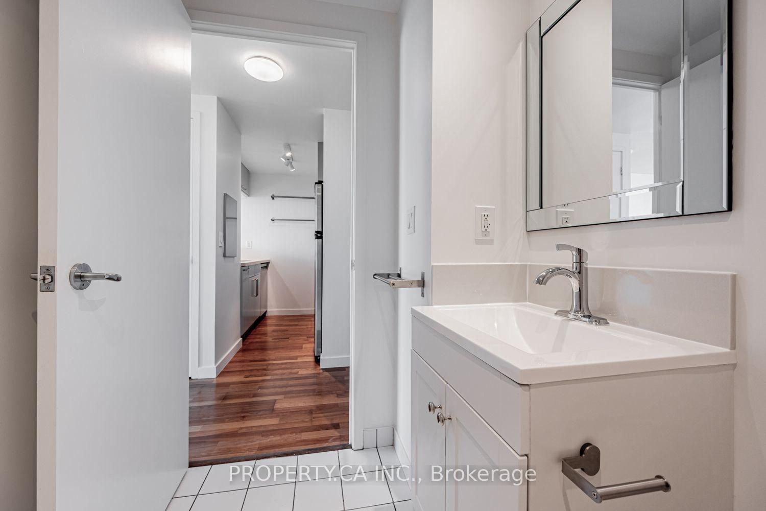 Photo 9 of Unit 1803, 285 Mutual Street, Toronto, Church-Yonge Corridor — HOMEH