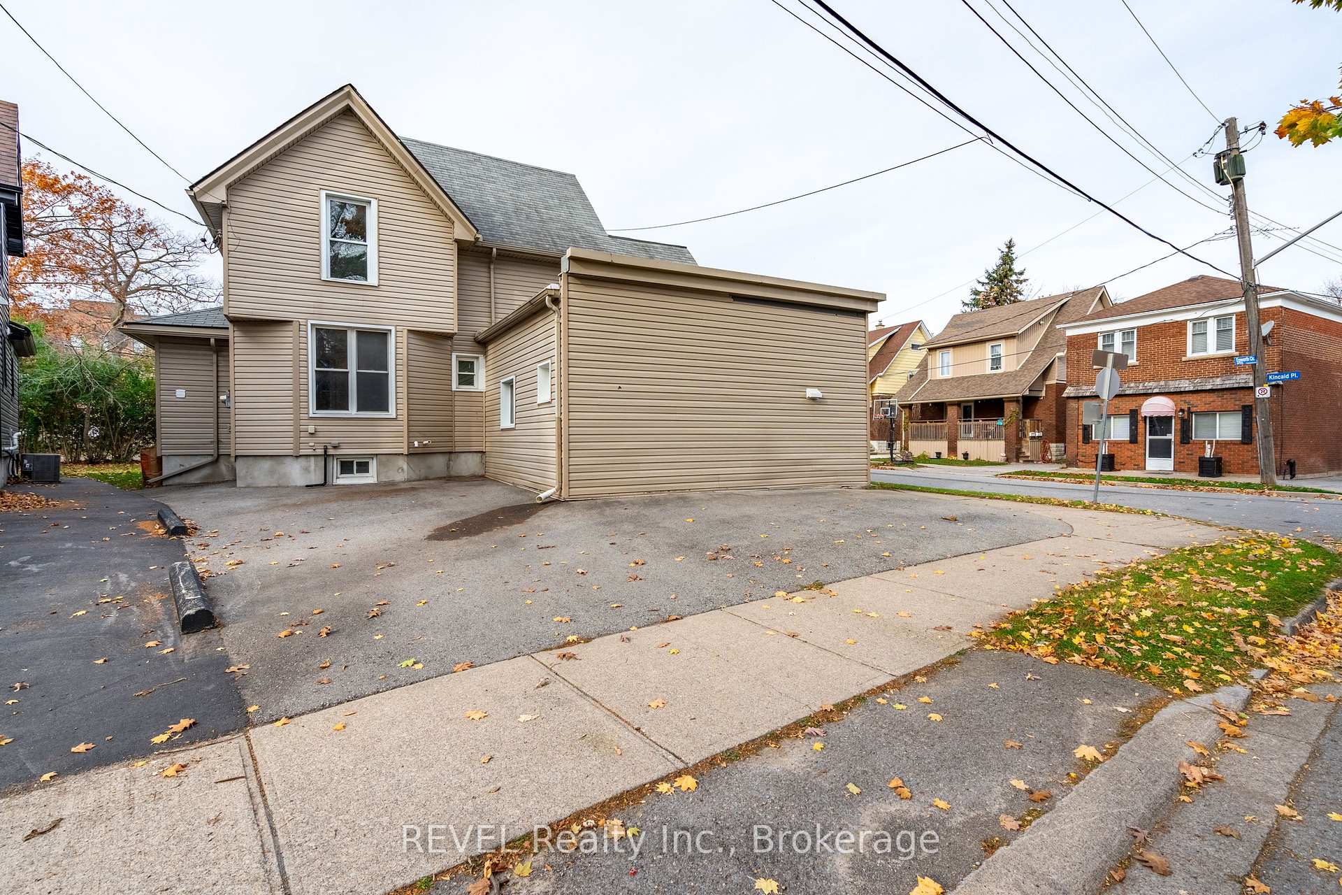 Photo 2 of Unit Main, 4762 Kincaid Place, Niagara Falls, Downtown — HOMEH
