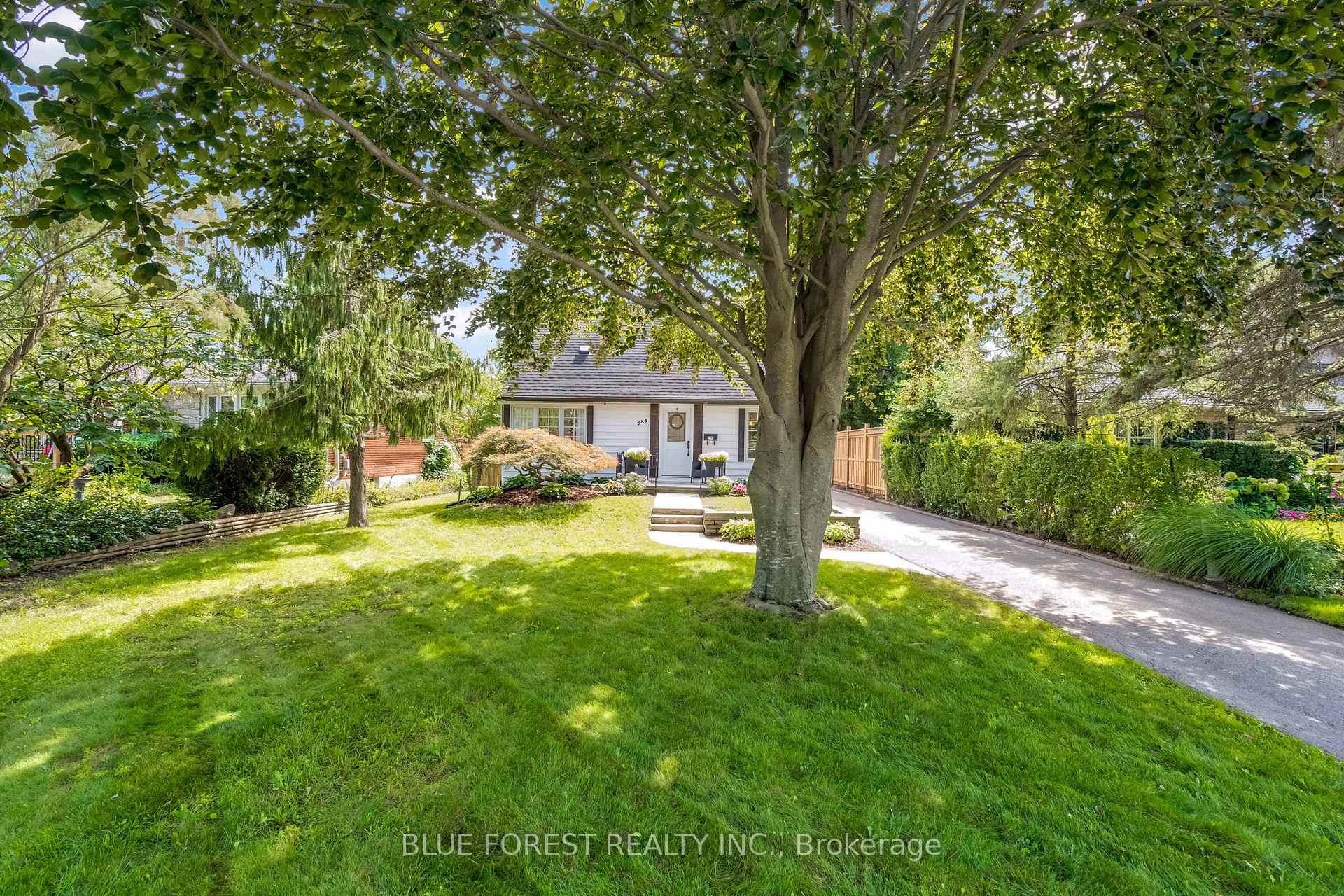 Photo 4 of 583 Mapledale Avenue, London, North G — HOMEH