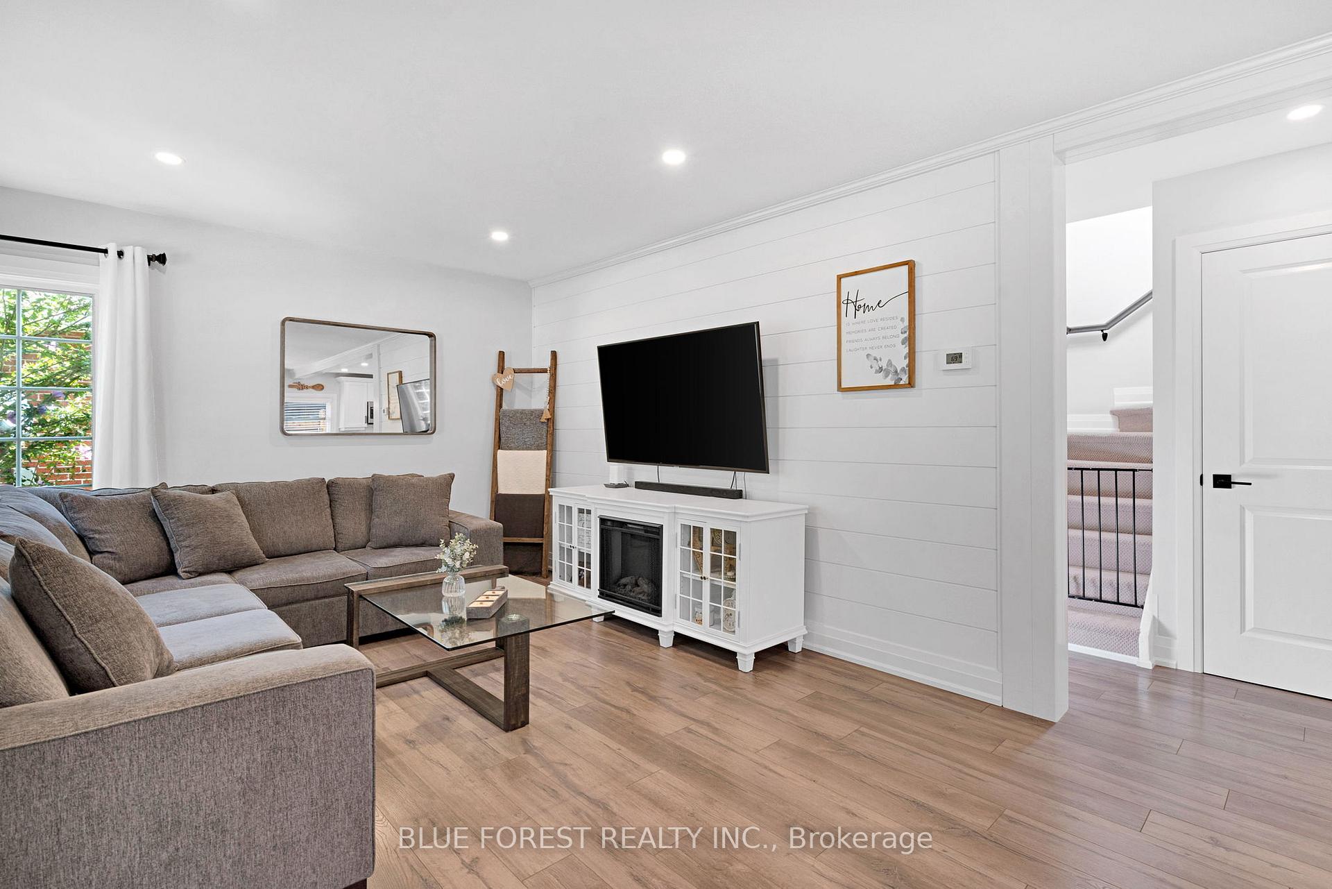 Photo 8 of 583 Mapledale Avenue, London, North G — HOMEH