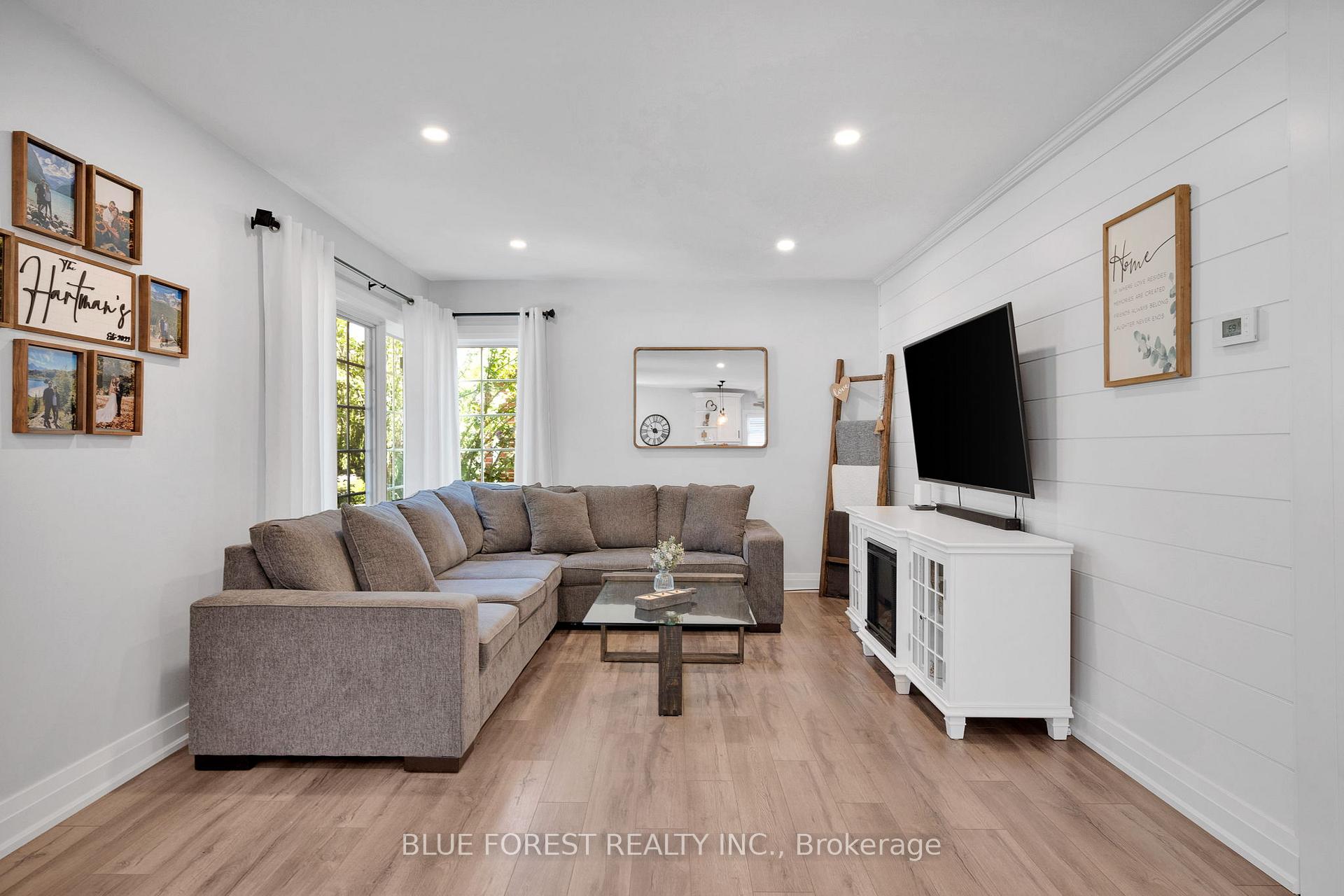 Photo 9 of 583 Mapledale Avenue, London, North G — HOMEH