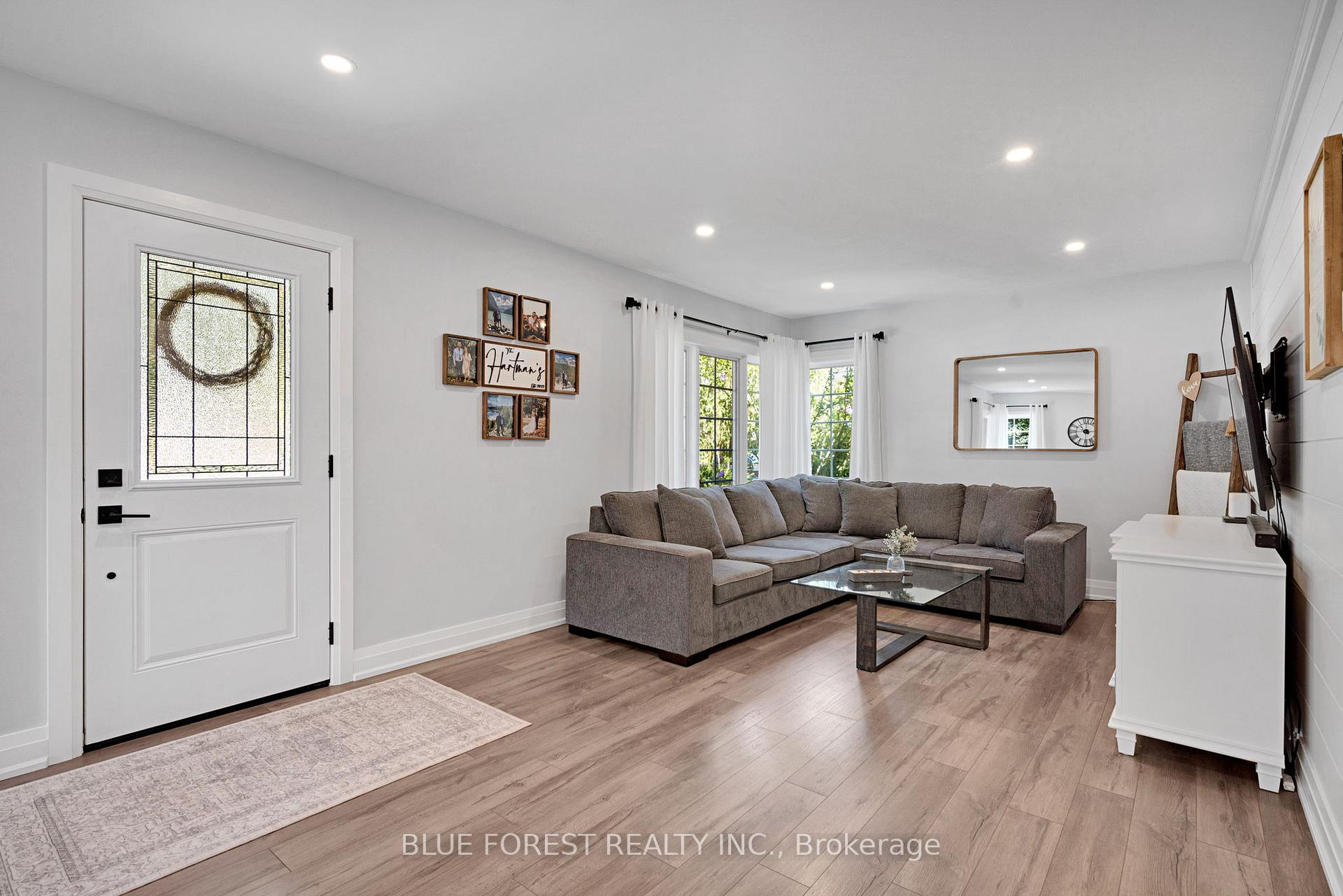 Photo 11 of 583 Mapledale Avenue, London, North G — HOMEH
